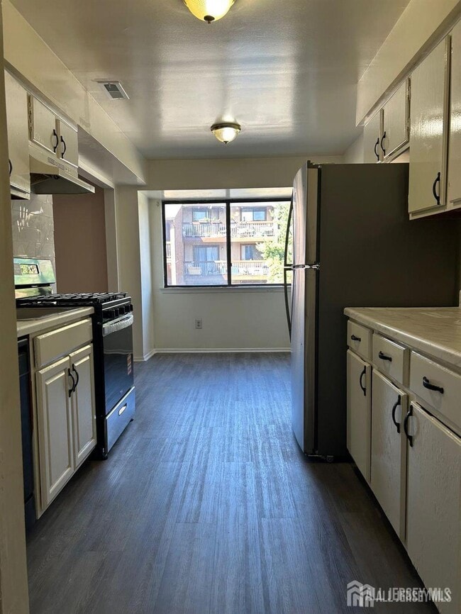 Building Photo - 517 Edison Glen Terrace