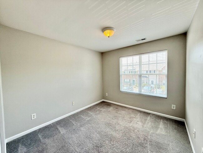 Building Photo - Charming 3BD, 2BA Apex Townhome In a Prime...