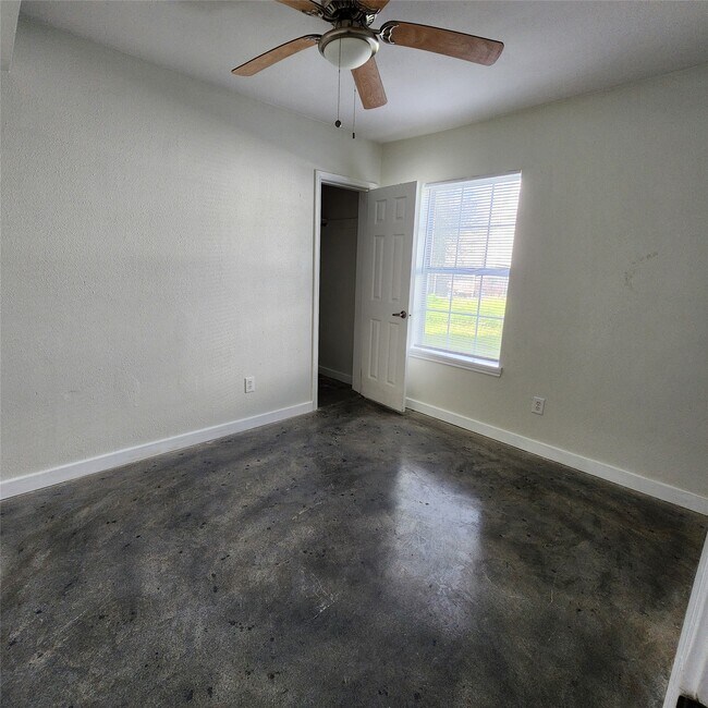 Building Photo - 4710 Pelican