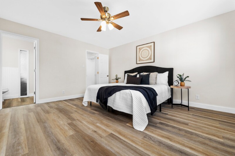 Building Photo - 2 Oak Point Ct