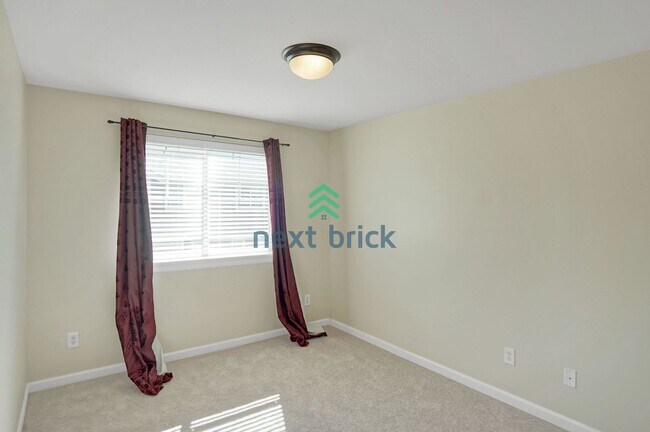 Building Photo - 4 Bed and 2.5 Bath Beautiful Condo is Avai...