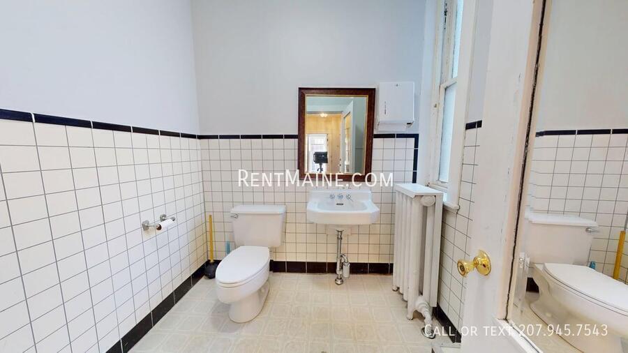 Building Photo - 77 Broadway