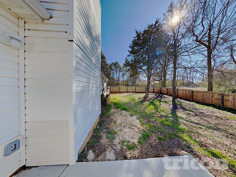 Building Photo - 10635 Pine Forest Ln