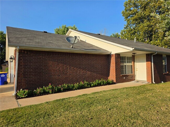 Building Photo - 809 Kinkade Pl