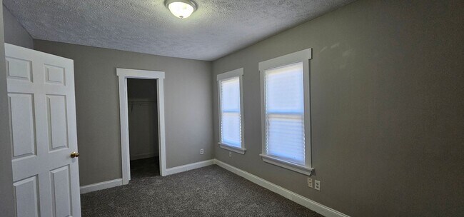 Building Photo - 9710 Easton Ave