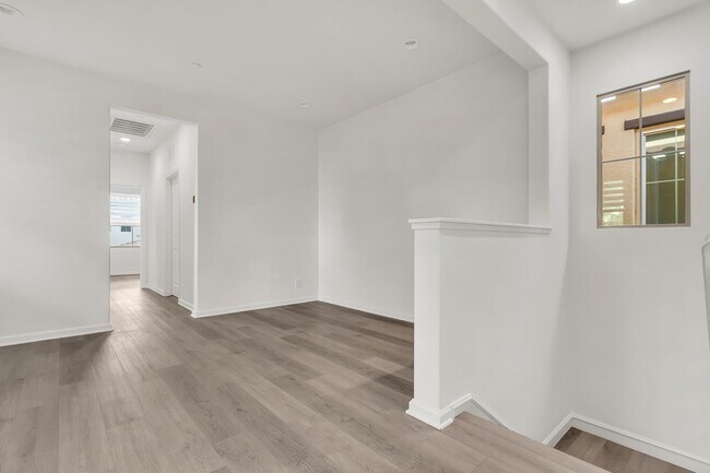 Building Photo - 72 Tulip