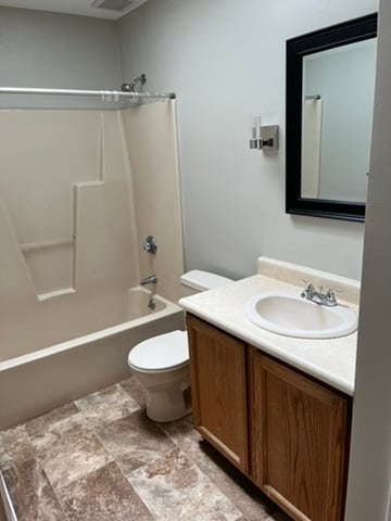 2nd floor bathrooom - 4 Charles Ln