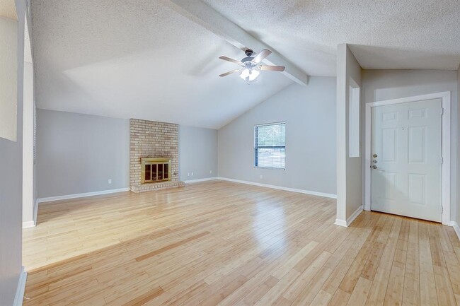 Building Photo - 6300 Capriola Dr