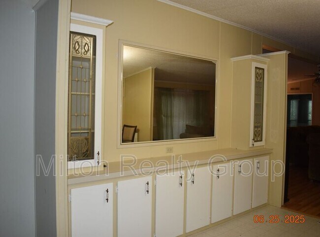 Building Photo - 415 Wire Rd