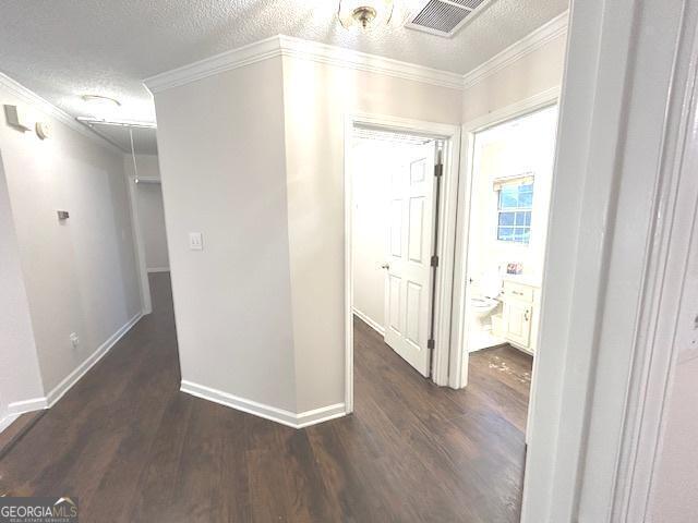 Building Photo - 305 Carriage Chase