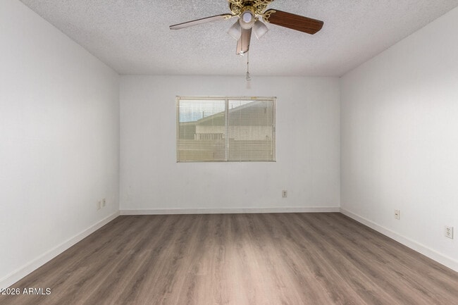 Building Photo - 5055 W Vogel Ave