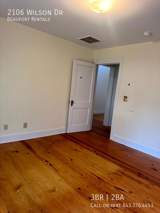 Building Photo - 2106 Wilson Dr