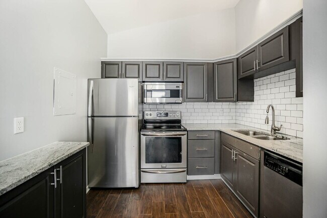Building Photo - 1 bedroom 1 badroom condo in Franklin