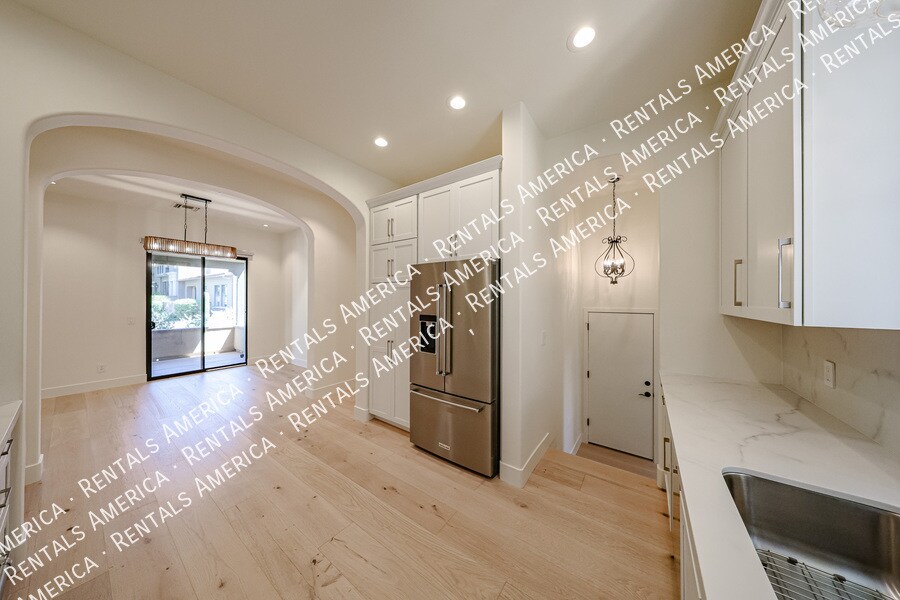 Building Photo - 20704 N 90th Pl