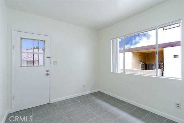 Building Photo - 818 E Windsor Rd