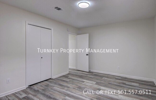 Building Photo - 1605 Pickering Dr