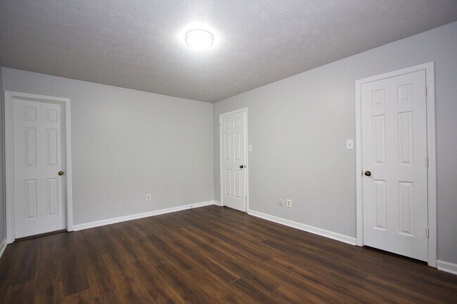 Building Photo - 3252ID