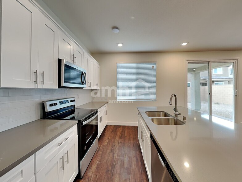 Building Photo - 8815 Carmine Cob Ave