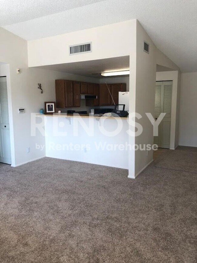 Building Photo - 2126 N Villas Ln