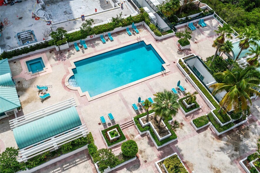 Pool - 16500 Collins Ave