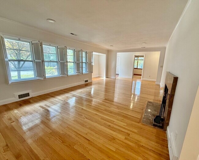 Building Photo - 140 Paulson Rd