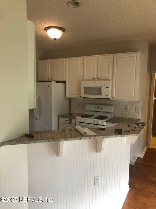 Building Photo - 12887 Dunns View Dr