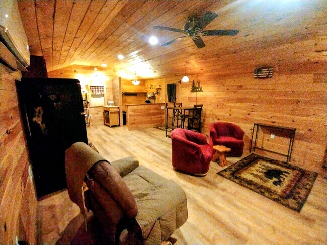 Building Photo - 554 Hovermale Ln