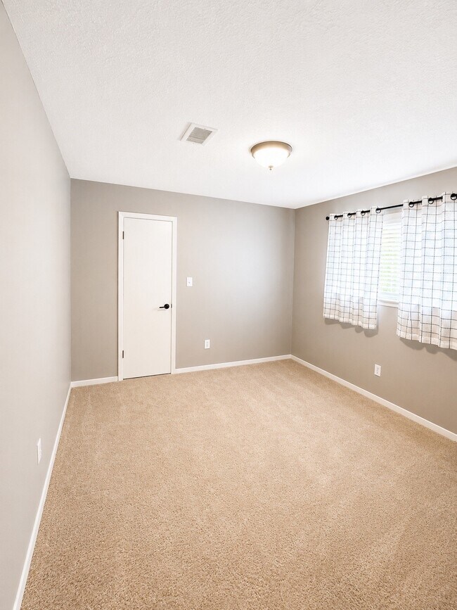 Building Photo - 2239 Highland Hills Dr