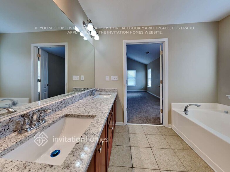 Building Photo - 2253 Park Manor SW