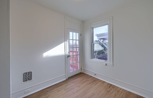 Building Photo - 227 S Ann St