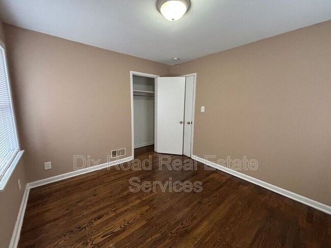 Building Photo - 2309 Byron St