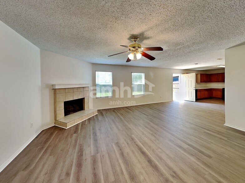 Building Photo - 5500 Costa Mesa Dr