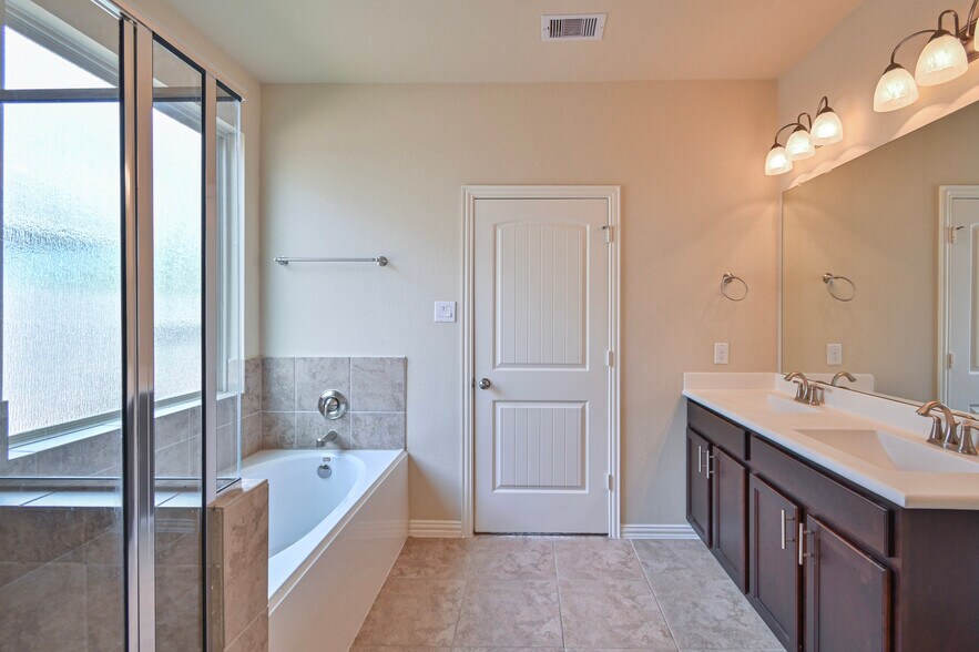 Building Photo - 2439 Brown Maple Dr
