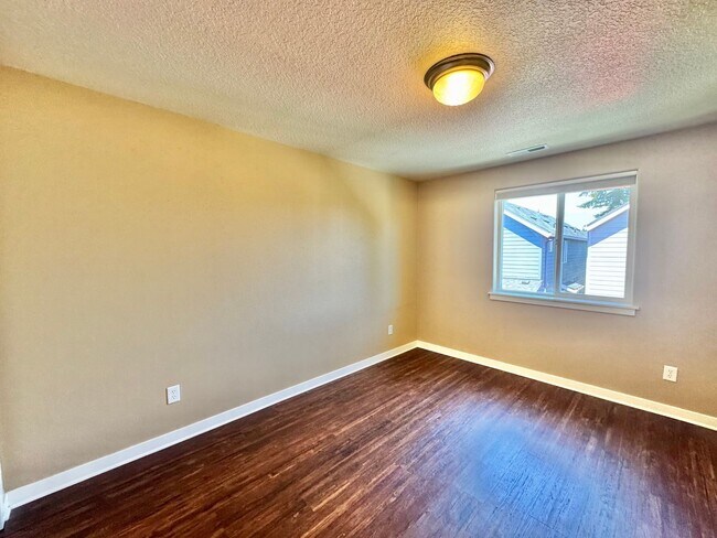 Building Photo - COMING SOON - EZ access to 205 within minu...