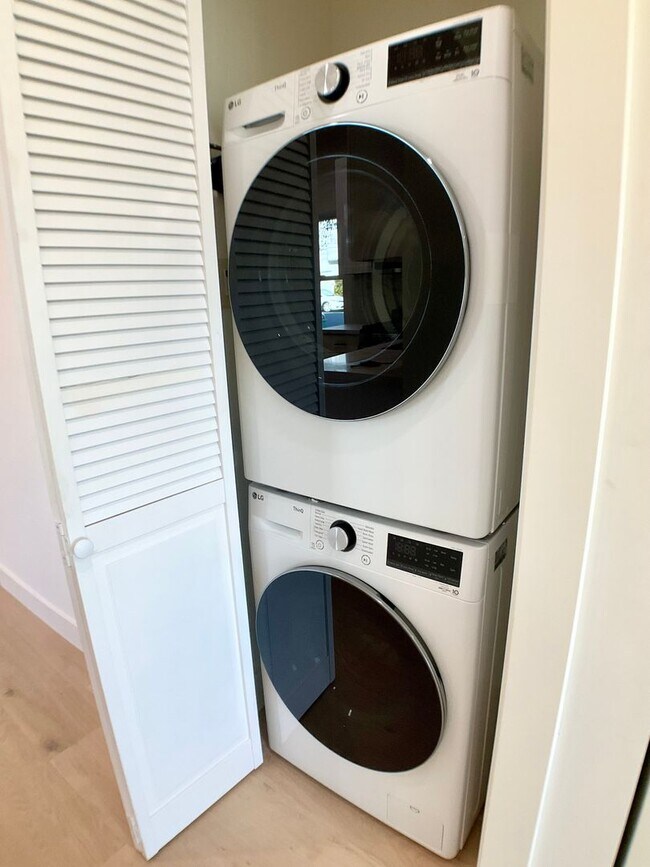 Building Photo - Lowered Price! FULLY Remodeled. BRIGHT! In-Unit W/D, Stainless Appliance Package, MODERN!