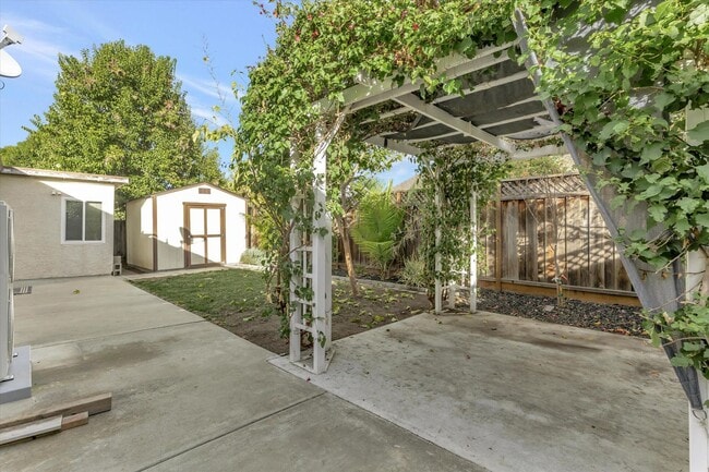 Building Photo - San Jose 4 Bedroom with Solar Power & Central A/C