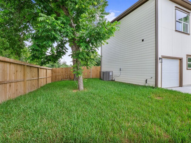 Building Photo - 4103 E Toliver St