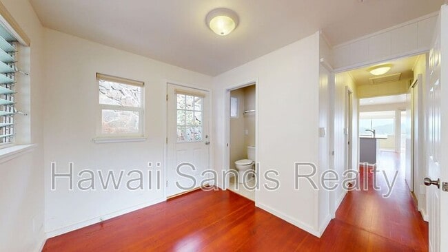 Building Photo - 3901 Maunahilu Pl