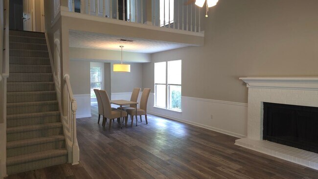 Building Photo - 10480 Summer Creek Dr