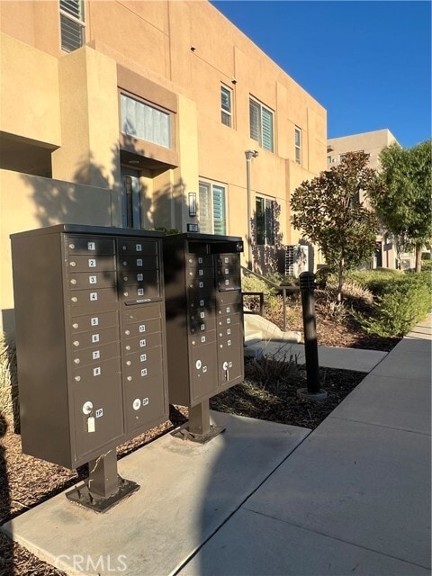 Building Photo - 177 Magnet
