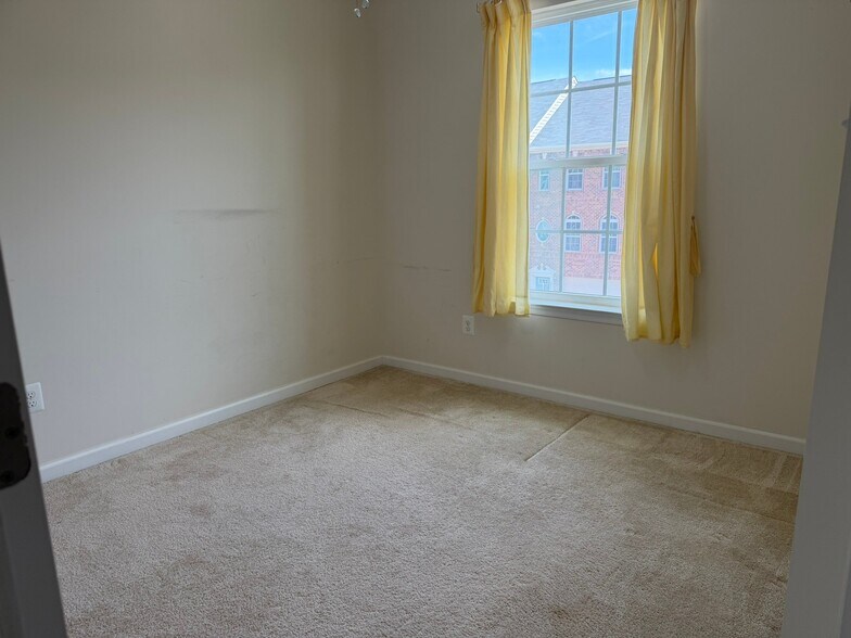 Building Photo - 22899 Chestnut Oak Terrace