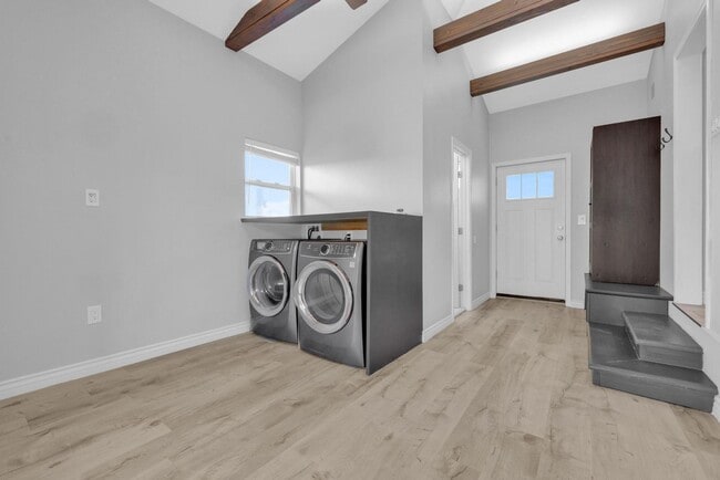 Building Photo - Charming Talmadge 2BR + Bonus Room