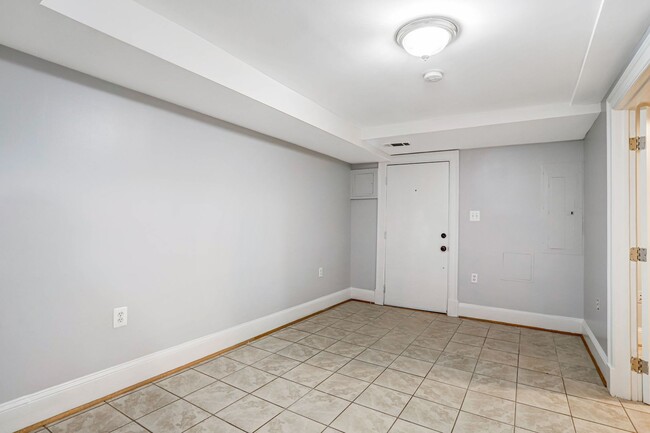 Building Photo - 2BR Basement Apartment | Brightwood