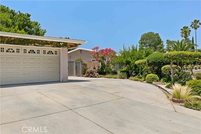 Building Photo - 16577 Knollwood Dr