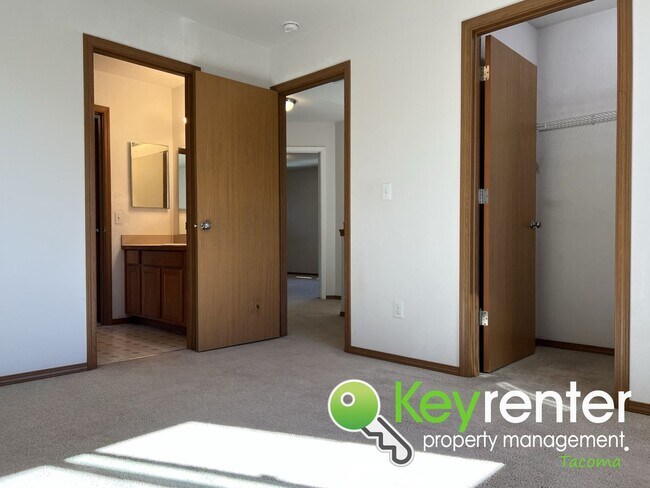 Building Photo - Fern Hill Family Home: Jack & Jill Bath, F...