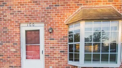 Building Photo - 100 Warren Cir