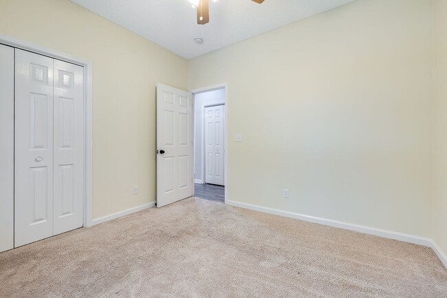 Building Photo - Spacious 3 Bed, 2 Bath Home with Large Bon...