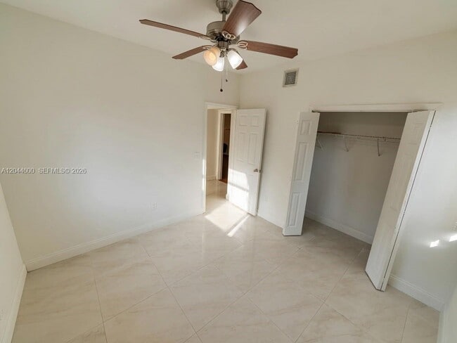 Building Photo - 1154 W 25th St