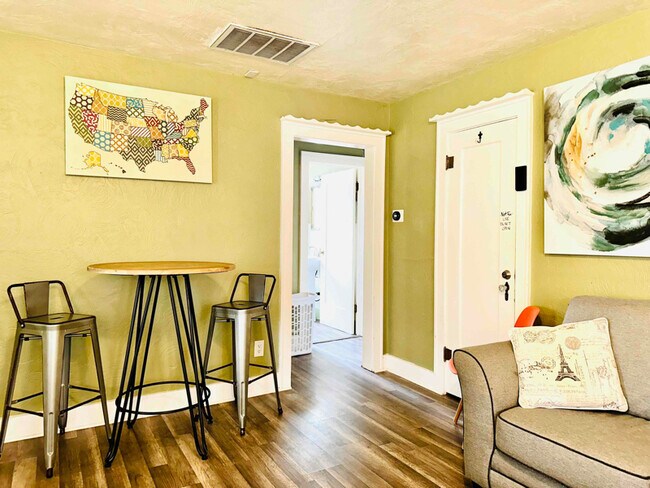 Building Photo - 1606 SW A Ave