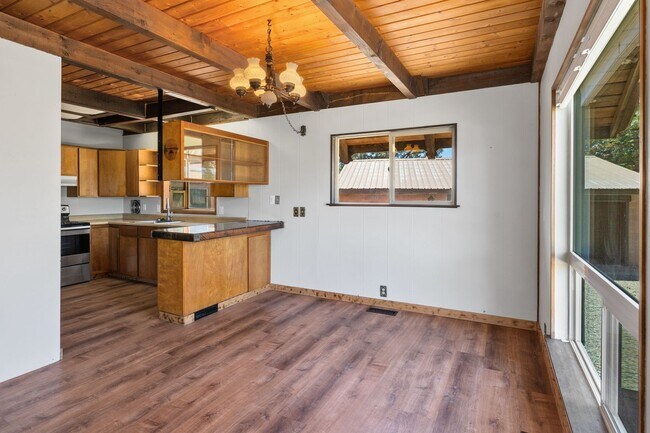 Building Photo - 250 Morrison Canyon Ln